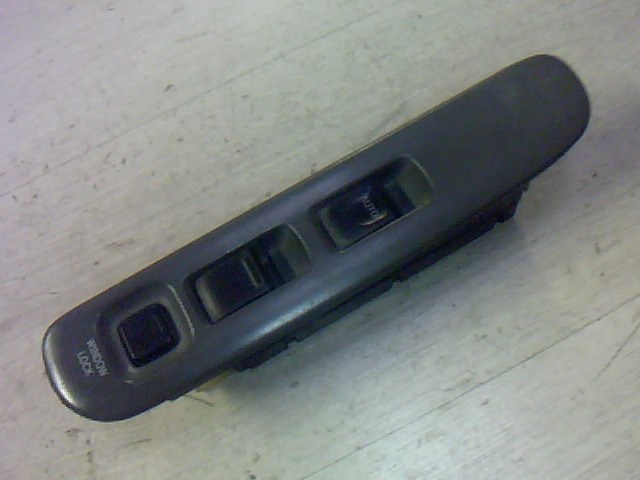 SUZUKI SWIFT 96-05 Bal első ablakemelő kapcsoló 1. kép