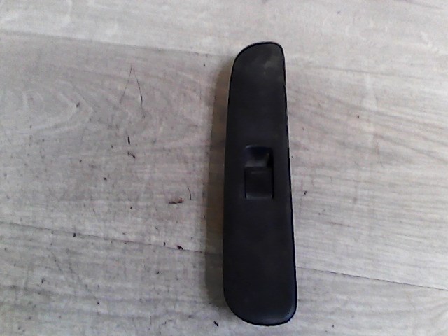 SUZUKI SWIFT 96-05 Jobb első ablakemelő kapcsoló 1. kép