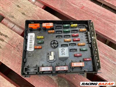 Volkswagen Passat B7 Biztosítéktábla Motortér 3c0937125