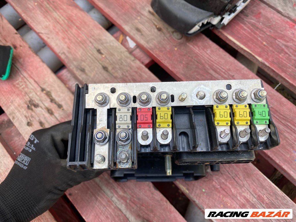 Volkswagen Passat B7 Biztosítéktábla Motortér 3c0937125 2. kép