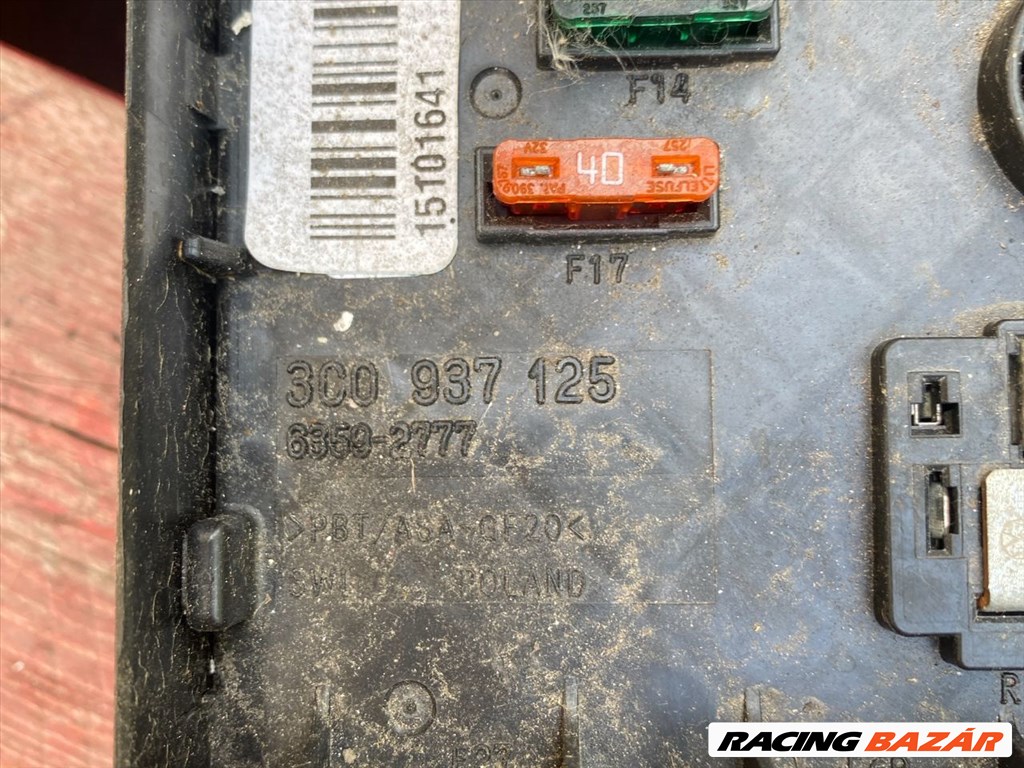 Volkswagen Passat B7 Biztosítéktábla Motortér 3c0937125 3. kép