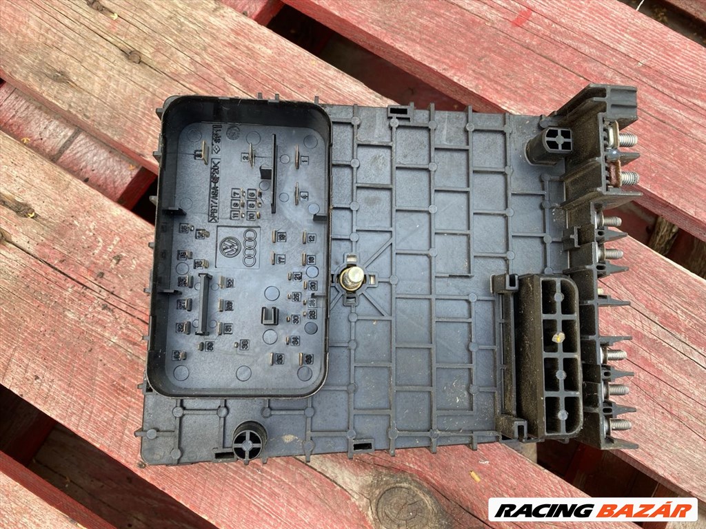 Volkswagen Passat B7 Biztosítéktábla Motortér 3c0937125 4. kép
