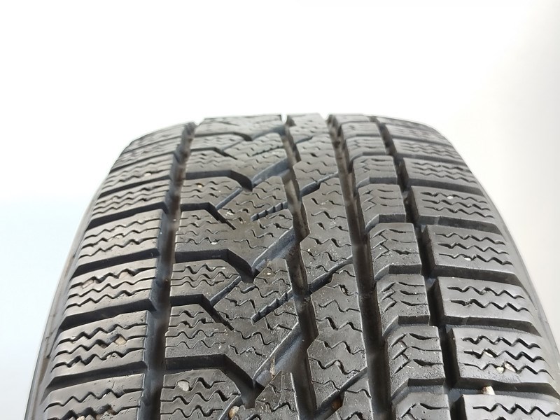 Kumho Izen RV Asymmetric 215/60 R17  1. kép