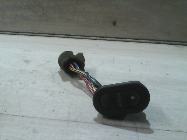 DAEWOO ESPERO Bal hátsó ablakemelő kapcsoló 1. kép