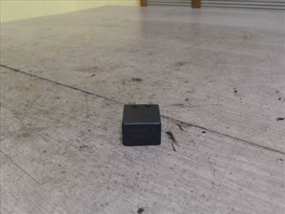 DODGE CARAVAN 96- Relé