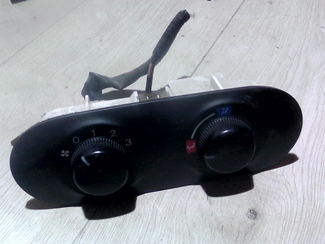MAZDA MPV 99-05 Fűtés vezérlő panel 1. kép