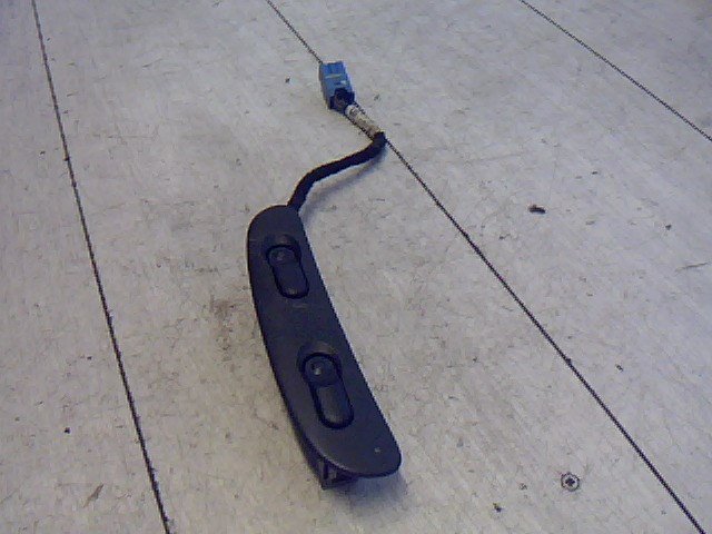 OPEL VECTRA B 99-01 Jobb első ablakemelő kapcsoló 1. kép