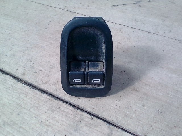 PEUGEOT 206 Bal első ablakemelő kapcsoló 1. kép