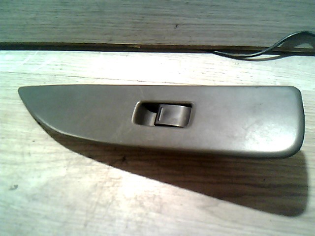 SUZUKI SWIFT 96-05 Jobb első ablakemelő kapcsoló 1. kép