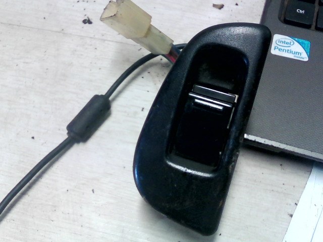 SUZUKI SWIFT 96-05 Jobb hátsó ablakemelő kapcsoló 1. kép