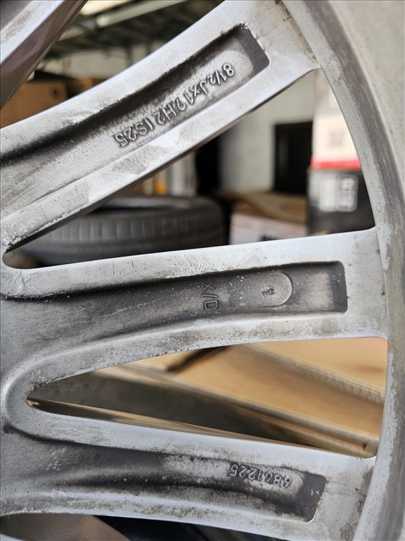  5x112 lyukosztású 8,5JJ 19" újszerű (gyári felni) alufelni 3. kép