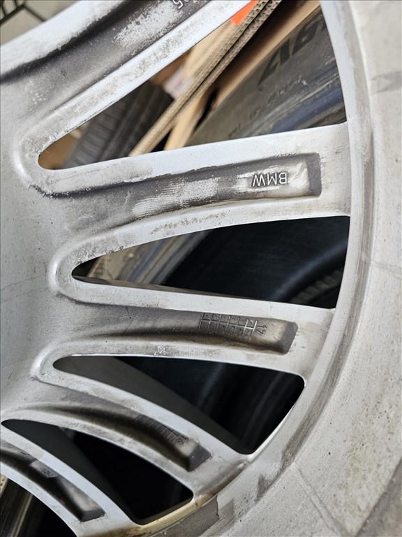  5x112 lyukosztású 8,5JJ 19" újszerű (gyári felni) alufelni 4. kép