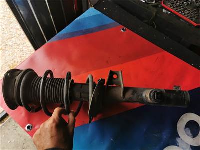 Skoda Superb III SKODA SUPERB III Bal első Lengéscsillapító 3q0413031ak