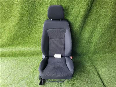 SUZUKI S-CROSS Jobb első Ülés