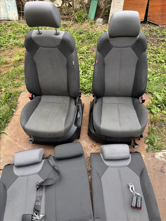 Seat León II ülés szett 1. kép