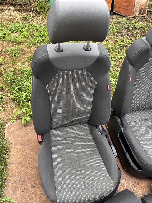 Seat León II ülés szett 3. kép