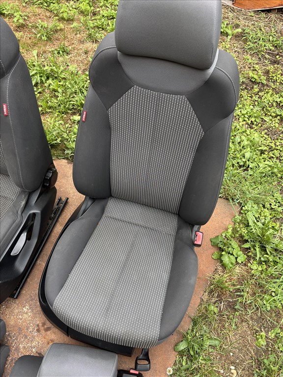 Seat León II ülés szett 4. kép