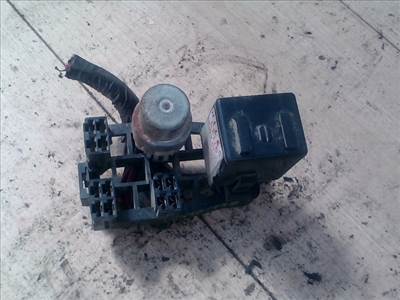 MITSUBISHI L300 88-95 Biztosítéktábla BCM BSI BSM SAM GEM modul 