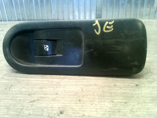RENAULT SCENIC 03-06 Jobb első ablakemelő kapcsoló 1. kép