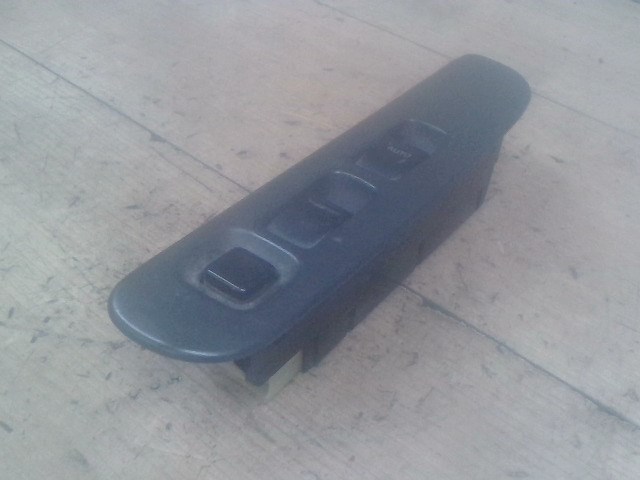 SUZUKI SWIFT 96-05 Bal első ablakemelő kapcsoló 1. kép