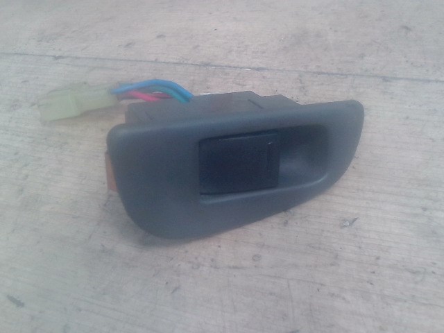 SUZUKI SWIFT 96-05 Bal hátsó ablakemelő kapcsoló 1. kép