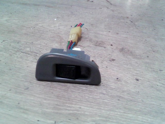 SUZUKI SWIFT 96-05 Jobb hátsó ablakemelő kapcsoló 1. kép