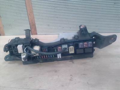 TOYOTA Corolla Verso 02.01.01-04.05.31 Biztosítéktábla BCM BSI BSM SAM GEM modul Motortér