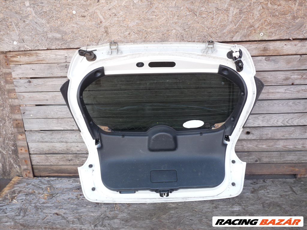 Nissan Juke I Csomagtérajtó 4. kép