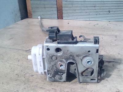 AUDI A4 94-98 Jobb első ajtó zárszerkezet központizáras