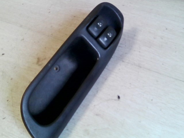 RENAULT MEGANE SCENIC 99-03 Bal első ablakemelő kapcsoló 1. kép