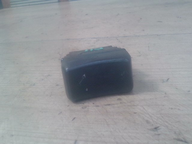 RENAULT R11 Jobb első ablakemelő kapcsoló 1. kép