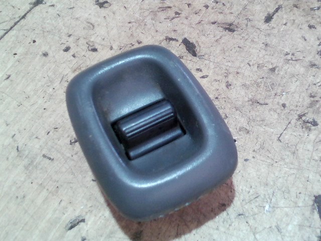 SUZUKI BALENO 95-98 Jobb hátsó ablakemelő kapcsoló 1. kép