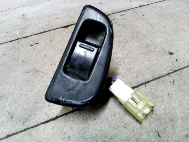 SUZUKI SWIFT 96-05 Bal hátsó ablakemelő kapcsoló 1. kép