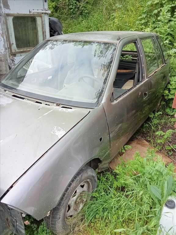 Suzuki Swift II bontásra egyben eladó 2. kép