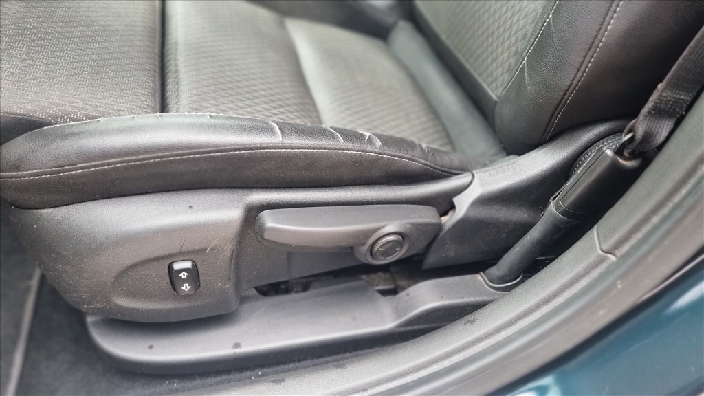 Opel Astra K Kombi Félbőr Ülés Garnitúra 4. kép