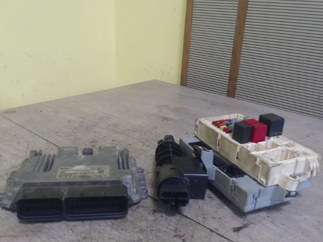 ALFA ROMEO ROMEO 147 04.10-10.05 Motorvezérlő egység ECU PCM modul 1. kép