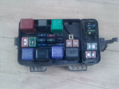 TOYOTA CARINA E 92.04-97.07 Biztosítéktábla BCM BSI BSM SAM GEM modul Motortér