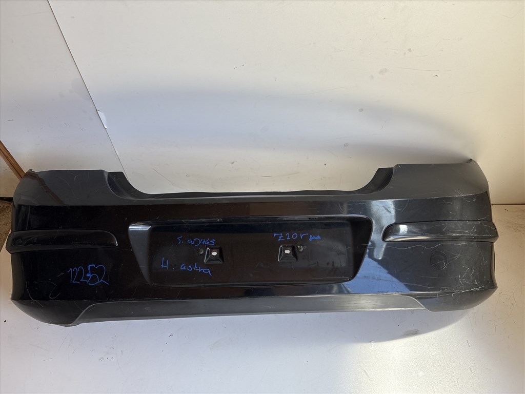 12252 Opel H astra 2004-2014 hátsó Lökhárító Fekete Z20r 5ajtós 24460953 1. kép
