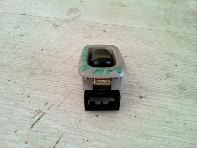 MAZDA DEMIO 98.08-00.05 Jobb hátsó ablakemelő kapcsoló 1. kép