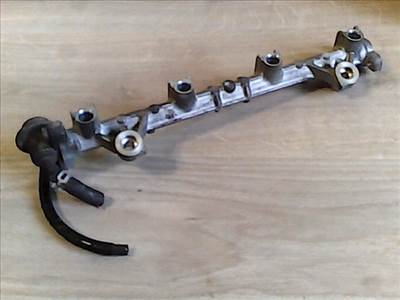 MITSUBISHI COLT 96-98 Injektor befecskendező híd 