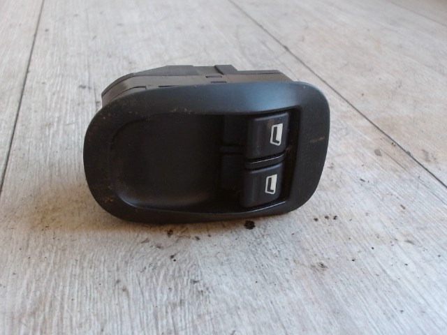 PEUGEOT 206 Bal első ablakemelő kapcsoló 1. kép