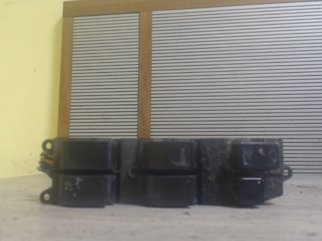 SUZUKI SWIFT 96-05 Bal első ablakemelő kapcsoló 1. kép