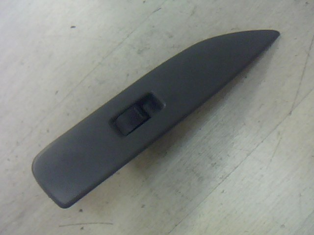 SUZUKI SWIFT 96-05 Jobb első ablakemelő kapcsoló 1. kép