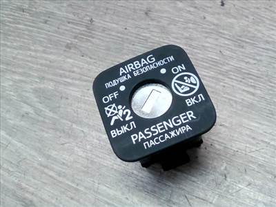 TOYOTA C-HR 16.09.01-19.09.30 Légzsák kapcsoló