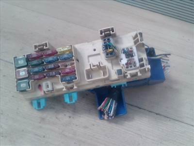 TOYOTA CARINA E 92.04-97.07 Biztosítéktábla BCM BSI BSM SAM GEM modul Utastér