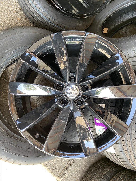 Volkswagen "LUGANO" Black Edition gyári 8X19-es 5X112-es ET41-es könnyűfém felni 2. kép