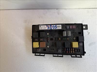Opel Astra H 2004-2010 Motortéri biztosítéktábla 13145035