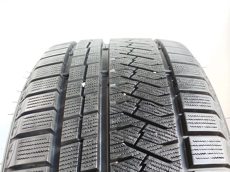 Triangle Snowlink TWT02 235/45 R18  1. kép