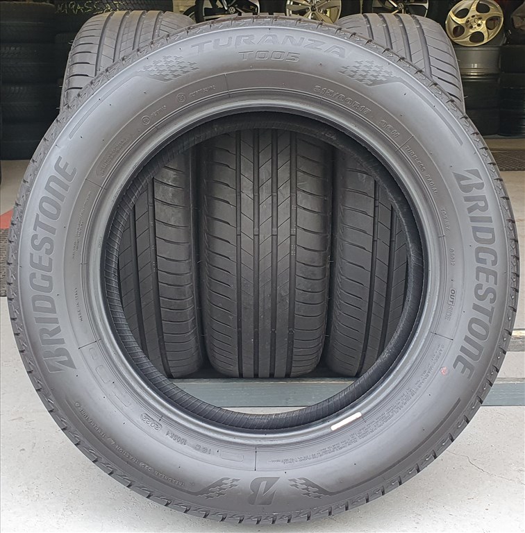 Bridgestone Turanza 215/60 R17 újszerű nyári gumi 4db    /G404. 1. kép