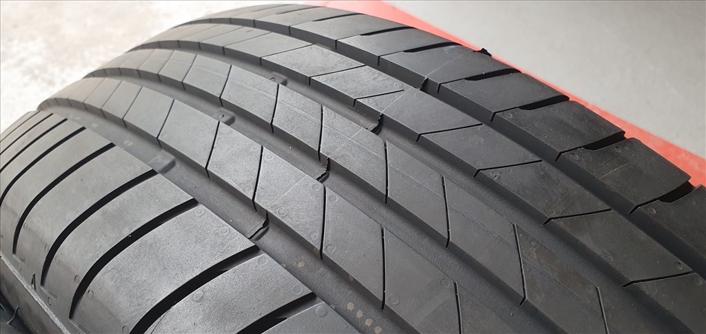 Bridgestone Turanza 215/60 R17 újszerű nyári gumi 4db    /G404. 8. kép